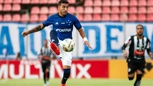 Willian jogador do Cruzeiro durante partida contra o Athletic Club no estadio Arena do Jacare pelo campeonato Mineiro 2024.