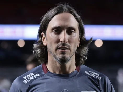 Zubeldía 'dispara' no São Paulo e dá invertida em repórter