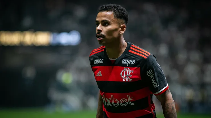 MG - BELO HORIZONTE - 03/07/2024 - BRASILEIRO A 2024, ATLETICO-MG X FLAMENGO - Allan jogador do Flamengo durante partida contra o Atletico-MG no estadio Arena MRV pelo campeonato Brasileiro A 2024. Foto: Fernando Moreno/AGIF