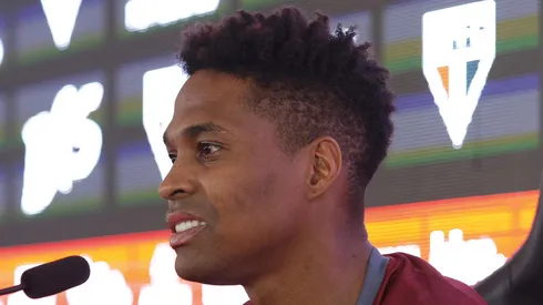 Wendell foi apresentado oficialmente – Foto: Rubens Chiri / SãoPaulo FC.
