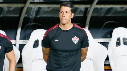 Thiago Carpini, técnico do Vitória, durante partida pelo campeonato Brasileiro A 2024. Foto: Baggio Rodrigues/AGIF