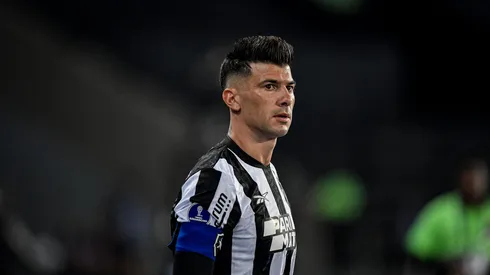 Victor Cuesta jogador do Botafogo durante partida contra o Guarani-PAR no estadio Engenhao pelo campeonato Copa Sul-Americana 2023.