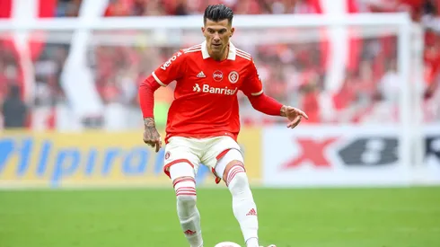 Victor Cuesta jogador do Internacional durante partida contra o Gremio no estadio Beira-Rio pelo campeonato Gaucho 2022.