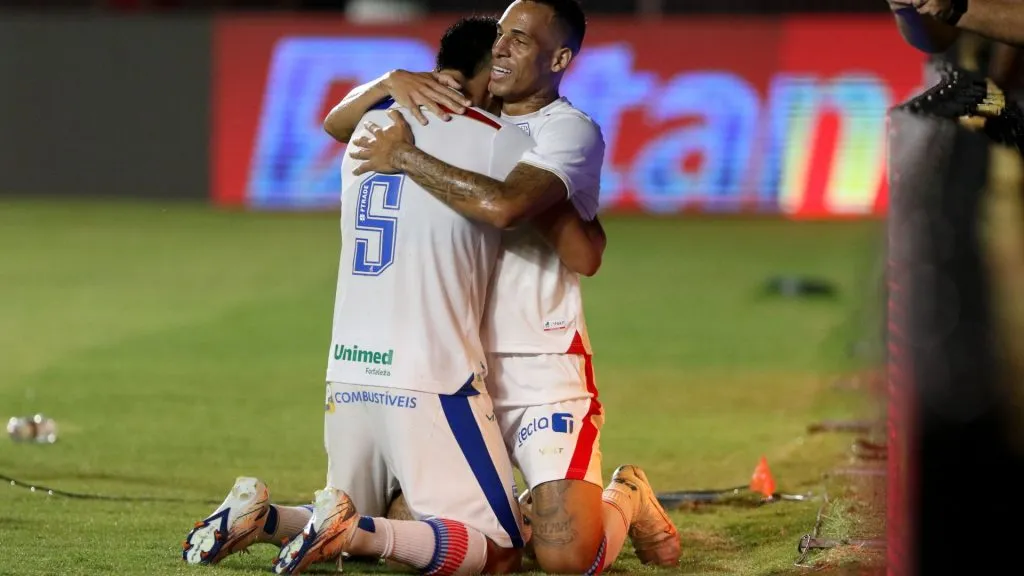 Breno Lopes, do Fortaleza, comemora gol contra o Sport na Copa do Nordeste 2025