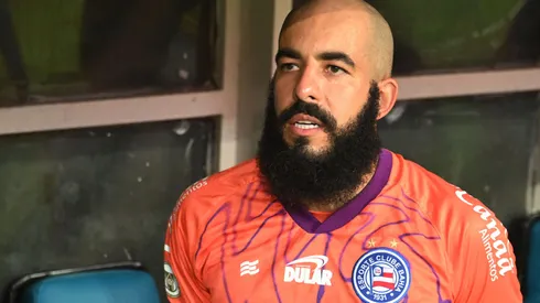 Danilo Fernandes, goleiro do Bahia, em ação durante o jogo contra o Fortaleza na Arena Fonte Nova pelo Campeonato Brasileiro A de 2024. Foto: Walmir Cirne/AGIF