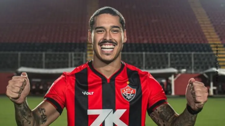 Lucas Halter sendo apresentado no Vitória - Foto: Victor Ferreira / EC Vitória
