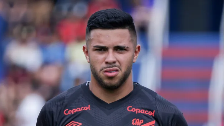 Mycael estava suspenso no Athletico.