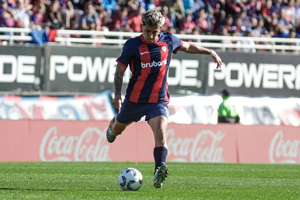 Elián Irala atuando no San Lorenzo em 2024 –  (Photo by Daiana Panza / NurPhoto via Getty Images)