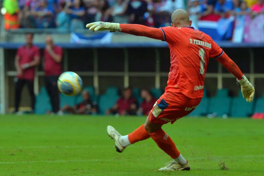 Danilo Fernandes durante partida contra o Atlético-GO no Campeonato Brasileiro A 2024. Foto: Walmir Cirne/AGIF