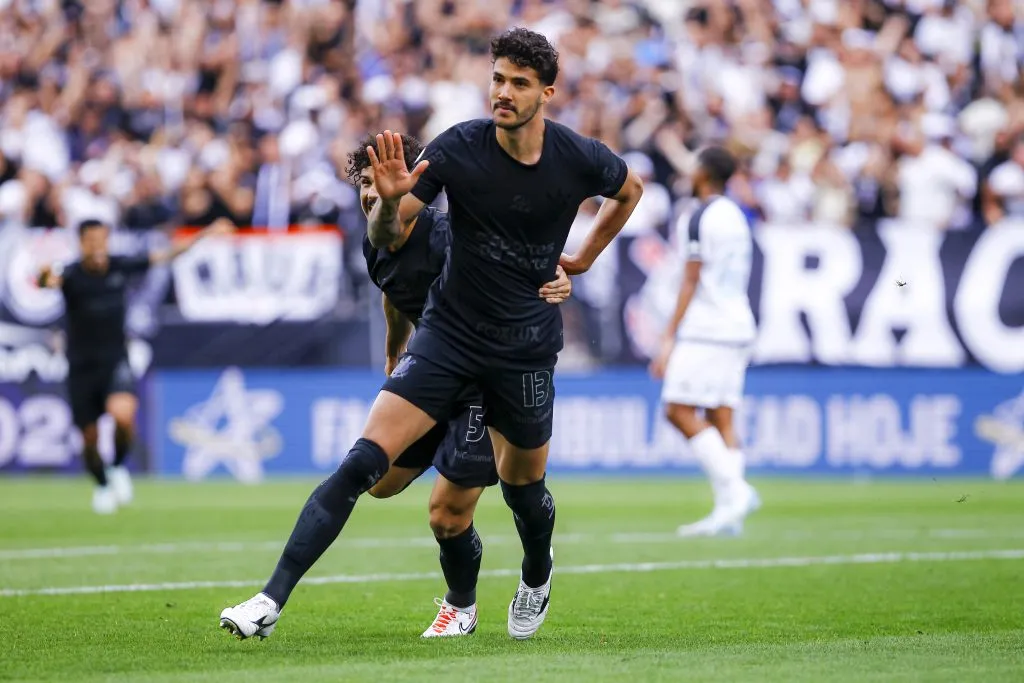 SP – SAO PAULO – 24/11/2024 – BRASILEIRO A 2024, CORINTHIANS X VASCO – Gustavo Henrique jogador do Corinthians comemora seu gol durante partida contra o Vasco no estadio Arena Corinthians pelo campeonato Brasileiro A 2024. Foto: Marco Miatelo/AGIF