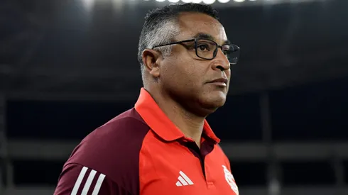 Roger Machado, técnico do Internacional, durante partida contra o Botafogo pelo Campeonato Brasileiro de 2024. Foto: Thiago Ribeiro/AGIF