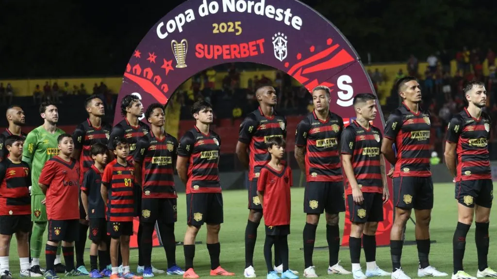 Jogo entre Sport e Fortaleza na Ilha do Retiro pela Copa do Nordeste 2025
