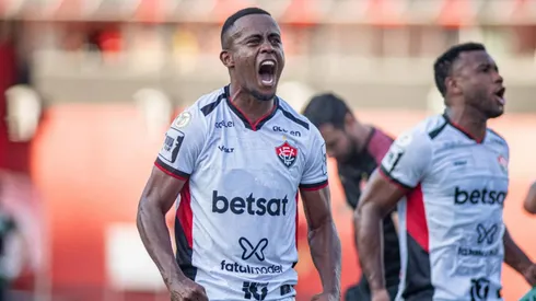 Carlos Eduardo comemorando pelo Vitória - Foto: Victor Ferreira/EC Vitória