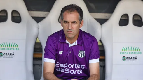 Léo Condé técnico do Ceará, durante partida contra o Fortaleza no estadio Arena Castelão pelo campeonato Cearense 2025. Foto: Lucas Emanuel/AGIF