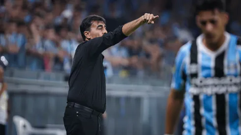 Gustavo Quinteros durante o Gre-Nal 444 - Foto: Maxi Franzoi/AGIF