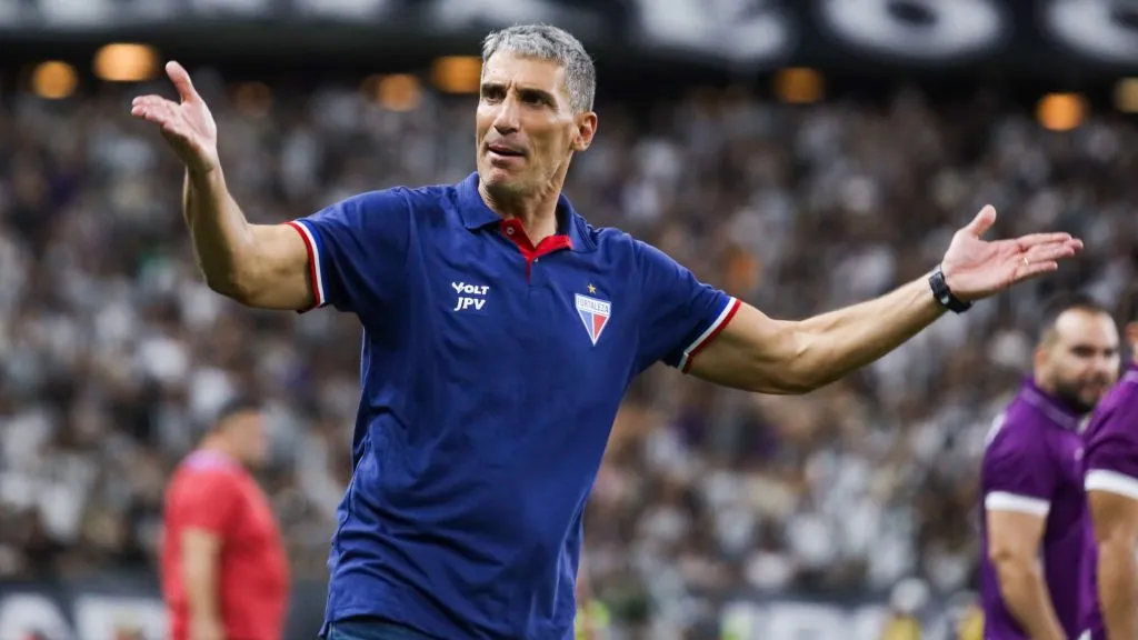 Vojvoda durante o Clássico-Rei contra o Ceará – Foto: Lucas Emanuel/AGIF