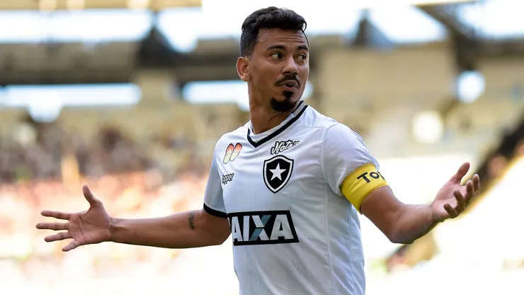Rodrigo Lindoso, ex-jogador do Botafogo, durante partida contra o Fluminense pelo Campeonato Brasileiro de 2018. Foto: Thiago Ribeiro/AGIF