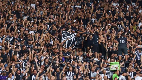 Torcida do Ceará durante o Clássico-Rei na Arena Castelão – Foto: Lucas Emanuel/AGIF