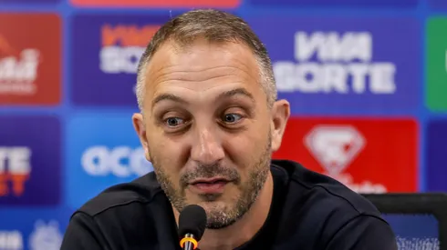 Cadu Santoro, diretor de futebol do Bahia, em apresentação do atacante Kayky (Imagem: Letícia Martins/EC Bahia)