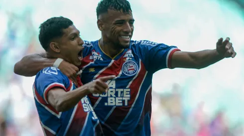 Luciano, do Bahia, comemora gol com os companheiros contra o Colo-Colo na Arena Fonte Nova, pelo Baiano 2025. Foto: Jhony Pinho/AGIF