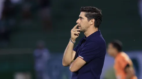 Abel Ferreira técnico do Palmeiras durante partida contra o Guarani no estádio Brinco de Ouro pelo campeonato Paulista 2025. Foto: Marcello Zambrana/AGIF
