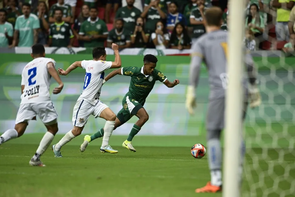Estevão jogador do Palmeiras durante partida contra o Agua Santa no estádio Mané Garrincha pelo campeonato Paulista 2025. Foto: Mateus Bonomi/AGIF