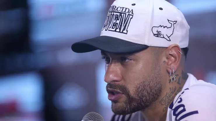 Neymar durante sua apresentacao oficial como jogador do Santos em coletiva de imprensa realizada no Vila Belmiro.