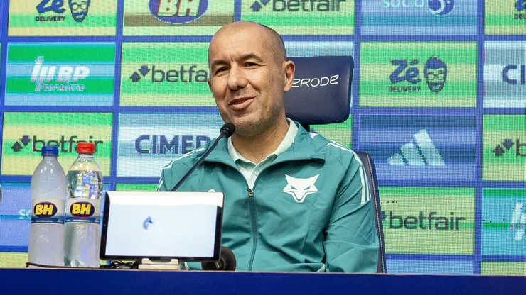Leonardo Jardim, novo técnico do Cruzeiro, em sua apresentação oficial. Foto: Fernando Moreno/AGIF