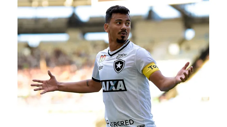 Rodrigo Lindoso durante partida entre Botafogo e Fluminense no Brasileirão 2018.