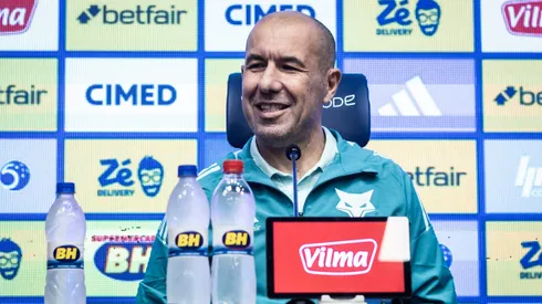 Leonardo Jardim em apresentação oficial no Cruzeiro (Foto: Gustavo Aleixo/Cruzeiro)