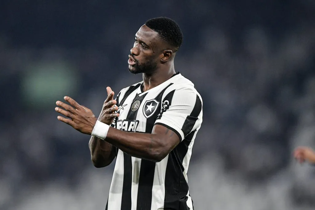 RJ – RIO DE JANEIRO – 27/07/2024 – BRASILEIRO A 2024, BOTAFOGO X CRUZEIRO – Bastos jogador do Botafogo durante partida contra o Cruzeiro no estadio Engenhao pelo campeonato Brasileiro A 2024. Foto: Thiago Ribeiro/AGIF