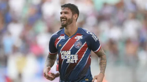 BA – SALVADOR – 26/01/2025 – BAIANO 2025, BAHIA X PORTO – Everaldo jogador do Bahia comemora seu gol com jogadores do seu time durante partida contra o Porto Rico no estadio Arena Fonte Nova pelo campeonato Baiano 2025. Foto: Jhony Pinho/AGIF