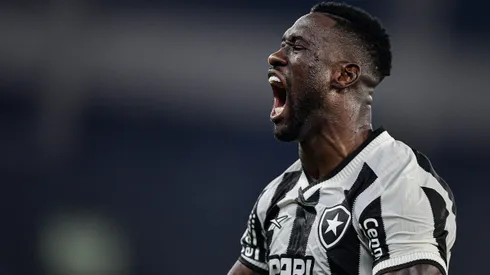 Bastos jogador do Botafogo comemora seu gol durante partida contra o Athletico-PR no estadio Engenhao pelo campeonato Brasileiro A 2024.