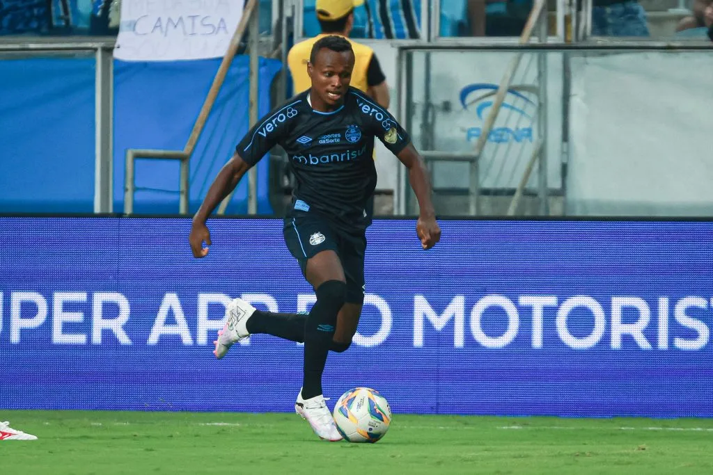 Nathan Fernandes durante partida contra o Novo Hamburgo no Campeonato Gaúcho de 2024. Foto: Maxi Franzoi/AGIF