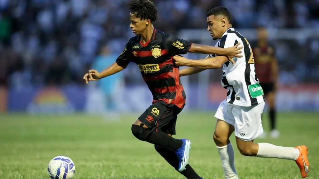 Zé Lucas jogador do Sport durante a partida entre Central e Sport no Estádio Lacerdão em Caruaru (PE), pelo campeonato pernambucano 2025. Foto: Marlon Costa/AGIF