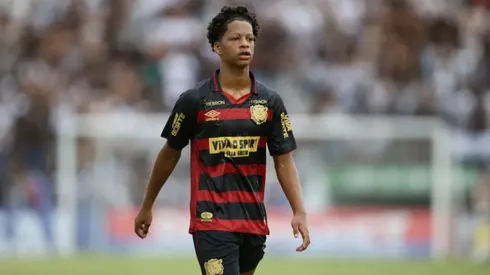 Zé Lucas, jogador do Sport, durante a partida entre Central e Sport no estádio Lacerdao em Caruaru (PE), pelo campeonato pernambucano 2025. Foto: Marlon Costa/AGIF