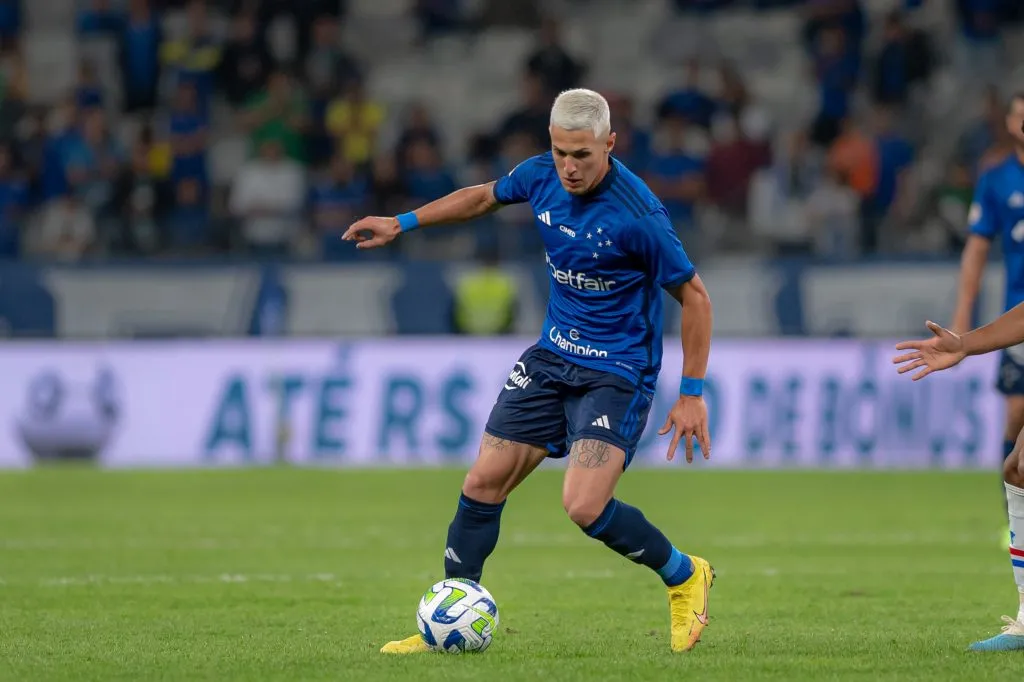 Mateus Vital durante partida contra o Fortaleza no Brasileirão 2023. Foto: Alessandra Torres/AGIF
