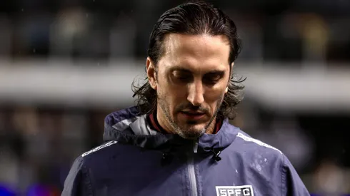 Luis Zubeldía, técnico do São Paulo, durante partida contra o Santos, pelo Campeonato Paulista 2025. Foto: Marcello Zambrana/AGIF