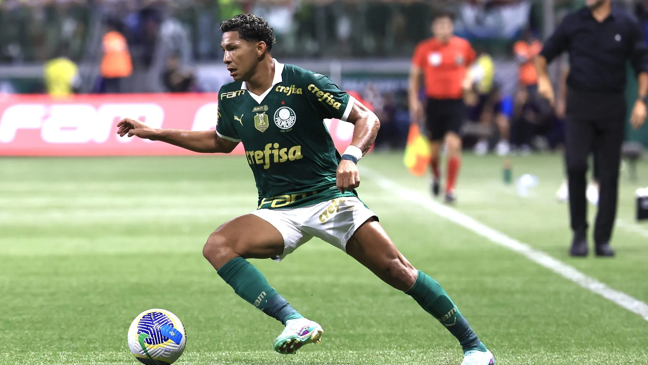 Rony durante partida contra o Botafogo no Campeonato Brasileiro A 2024. Foto: Marcello Zambrana/AGIF
