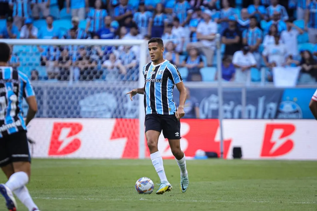 Gustavo Martins jogador do Grêmio durante partida contra o São Luiz-RS – Foto: Maxi Franzoi/AGIF