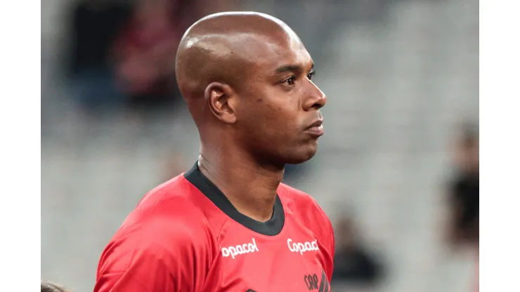 Fernandinho durante confronto entre Athletico e Operário no Campeonato Paranaense de 2024.