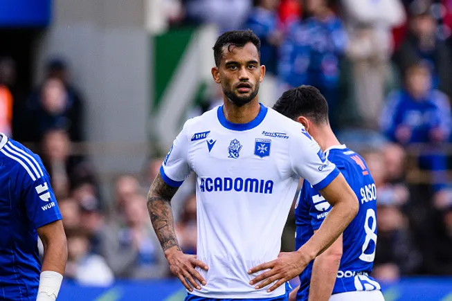 Jubal atuando no Auxerre-FRA –  (Photo by Marcio Machado/Eurasia Sport Images/Getty Images)