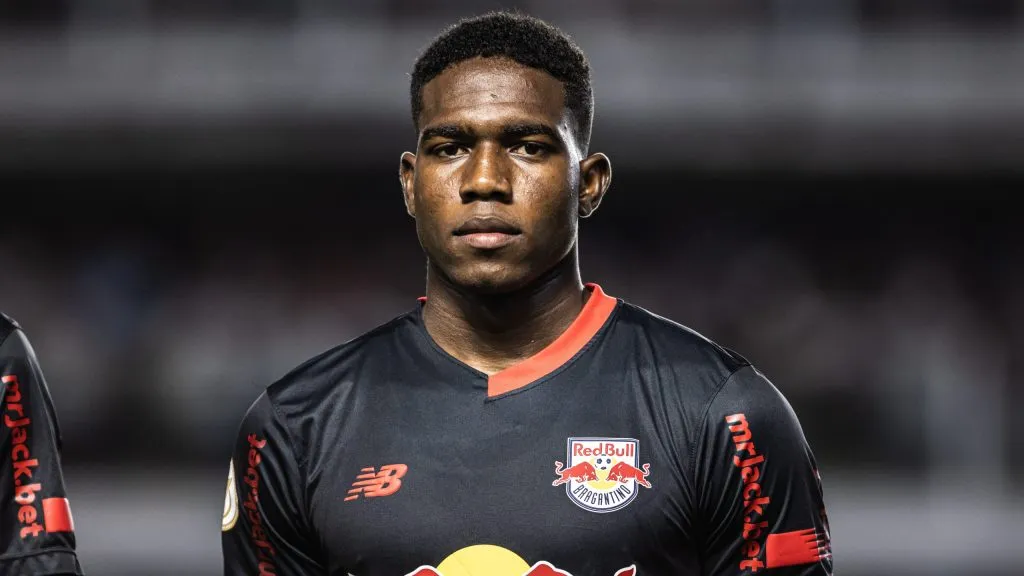 Henry Mosquera, jogador do RB Bragantino, é alvo do Botafogo neste início de temporada. Foto: Abner Dourado/AGIF