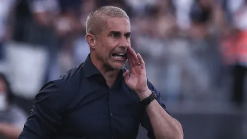 Sylvinho ex-técnico do Corinthians durante partida contra o Fortaleza no estádio Arena Corinthians pelo campeonato Brasileiro A 2021. Foto: Ettore Chiereguini/AGIF