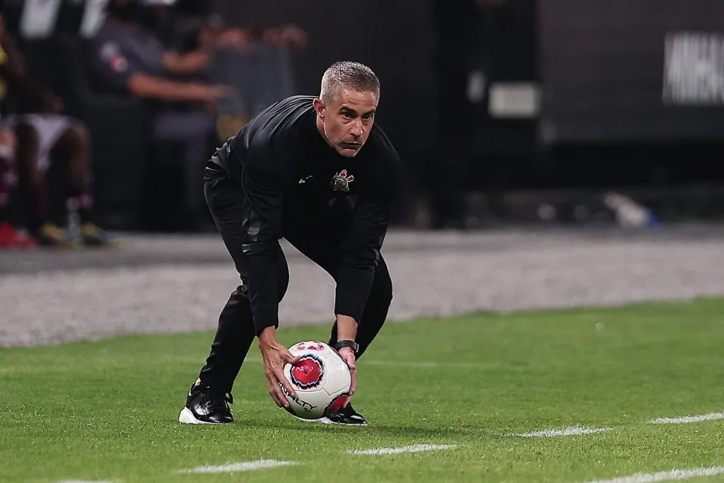 Sylvinho ex-tecnico do Corinthians durante partida contra o Ferroviária na Arena Corinthians pelo campeonato Paulista 2022. Foto: Ettore Chiereguini/AGIF