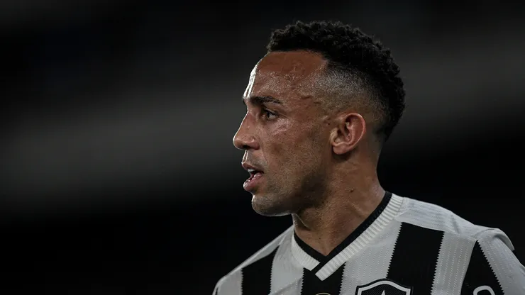 Marçal jogador do Botafogo durante partida contra o Corinthians no estádio Engenhão pelo campeonato Brasileiro A 2024. Foto: Thiago Ribeiro/AGIF