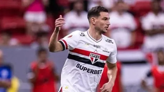 Cédric Soares vive bom momento – Foto: Reprodução Instagram.