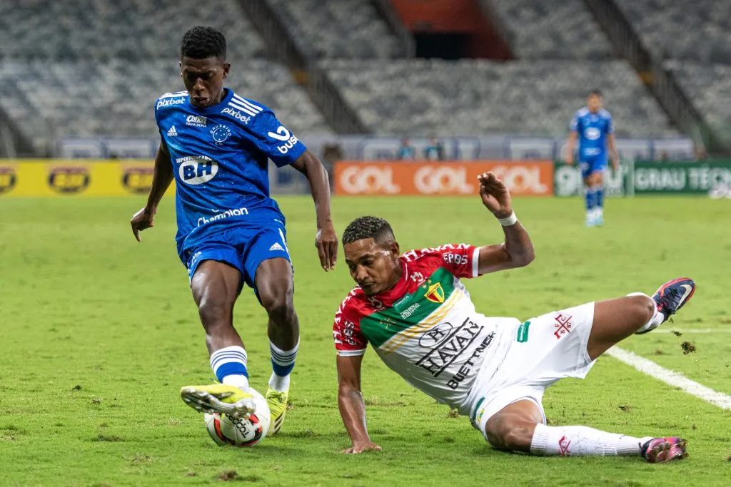 MG – Belo Horizonte – 12/04/2022 – BRASILEIRO B 2022 CRUZEIRO X BRUSQUE – Jhosefer jogador do Cruzeiro durante partida contra o Brusque no estadio Mineirao pelo campeonato Brasileiro B 2022. Foto: Alessandra Torres/AGIF
