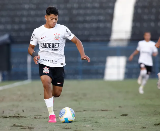 Luiz Fernando atuando nas categorias de base do Corinthians – Foto: Reprodução/Rodrigo Gazzanel/SCCP
