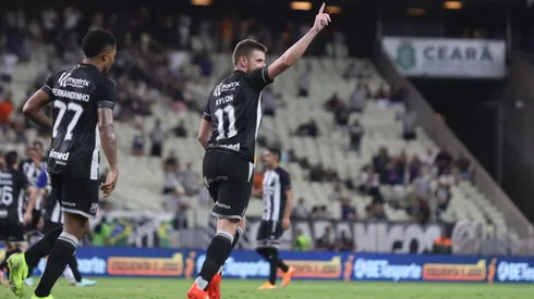 CE - FORTALEZA - 12/02/2025 - COPA DO NORDESTE 2025, CEARA X CONFIANCA - Aylon jogador do Ceara comemora seu gol durante partida contra o Confianca no estadio Arena Castelao pelo campeonato Copa Do Nordeste 2025. Foto: Lucas Emanuel/AGIF